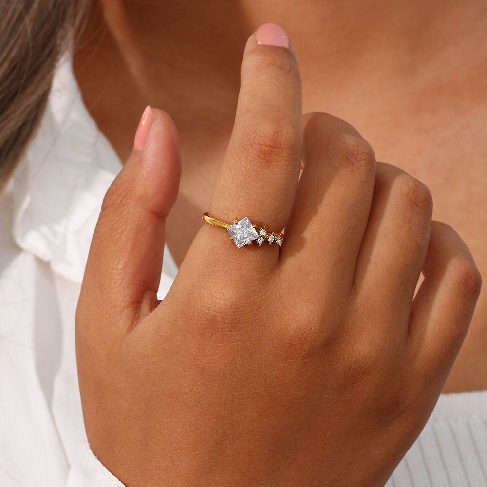 Alaia Glitzernder Ring in Gold