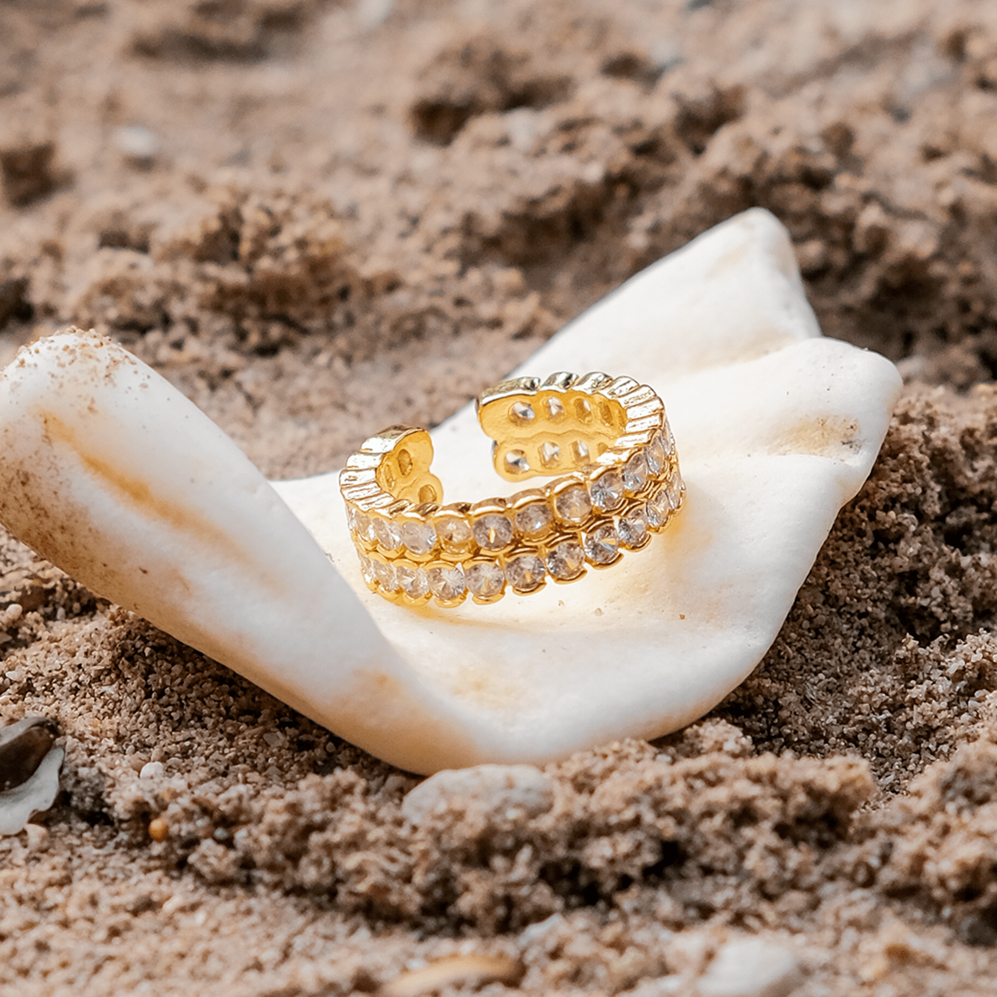 Cassandra Steinbesetzter Ring in Gold