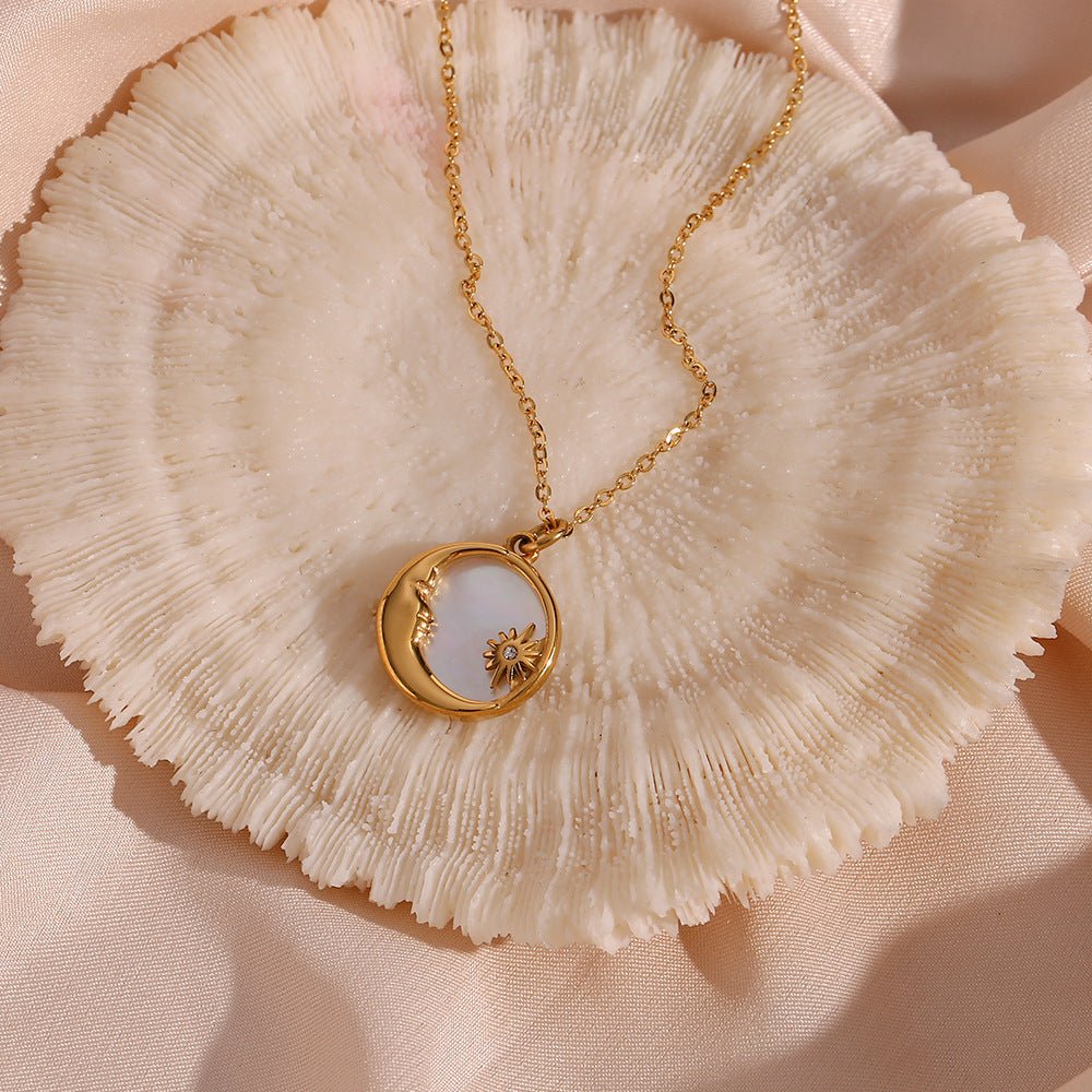 Evangeline Mondhalskette in Gold