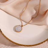 Evangeline Mondhalskette in Gold