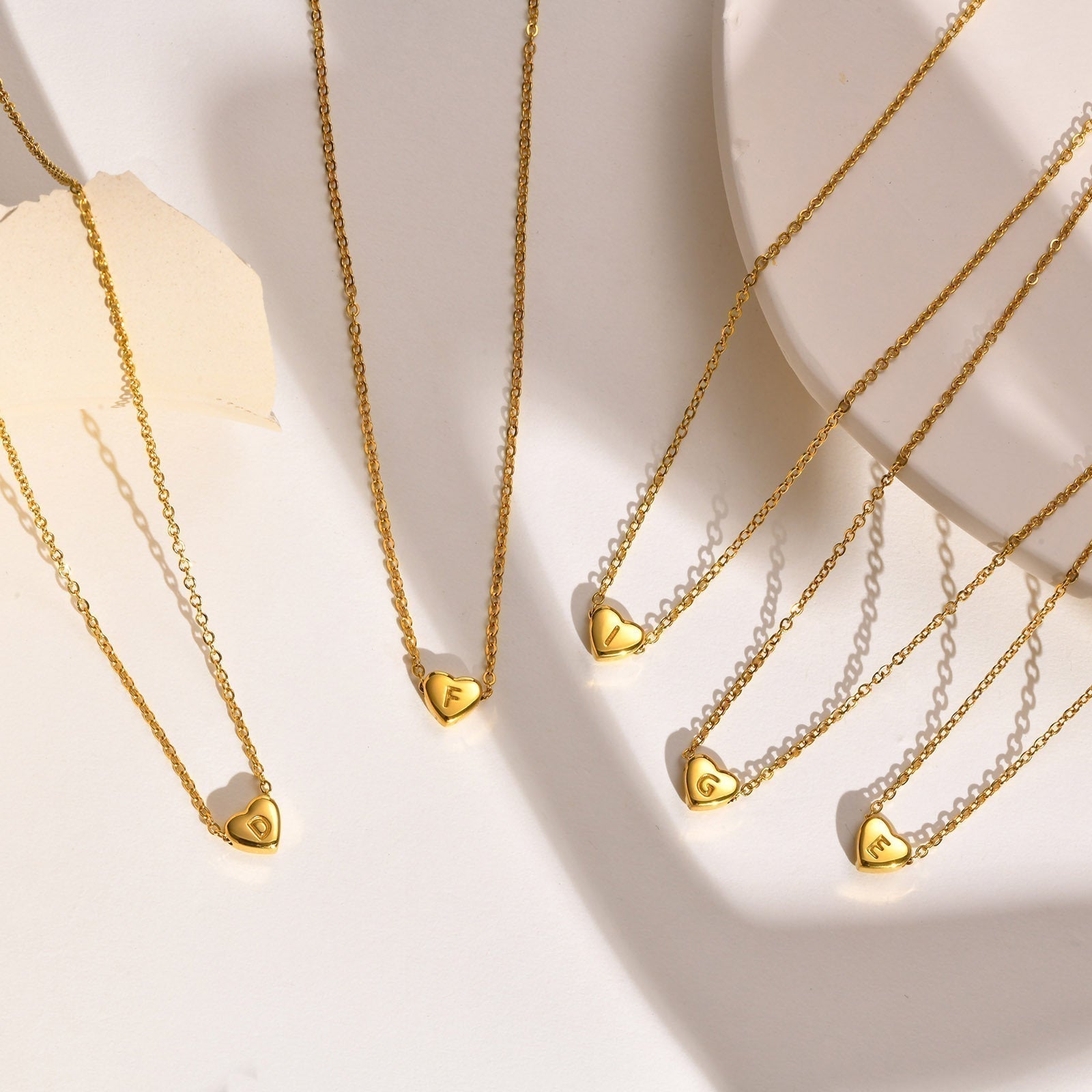 Herz-Initialenhalskette in Gold