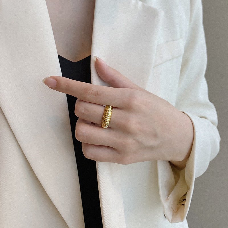 Luden Geschwungener Ring in Gold
