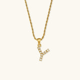 Maeve Diamant-Initialenhalskette in Gold