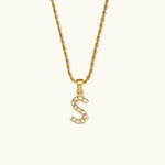 Maeve Diamant-Initialenhalskette in Gold