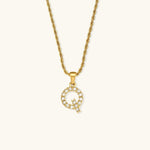 Maeve Diamant-Initialenhalskette in Gold