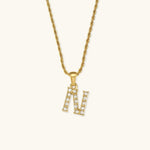Maeve Diamant-Initialenhalskette in Gold