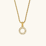 Maeve Diamant-Initialenhalskette in Gold