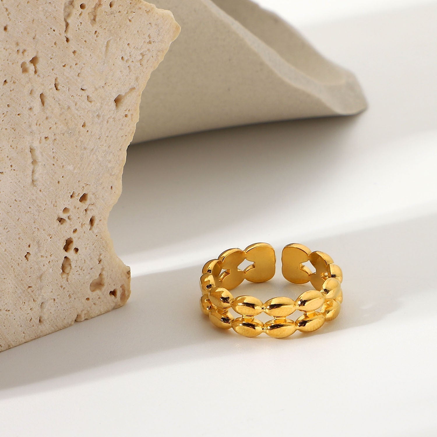 Maggie Kugelring in Gold