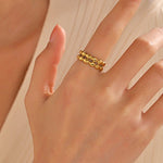 Maggie Kugelring in Gold