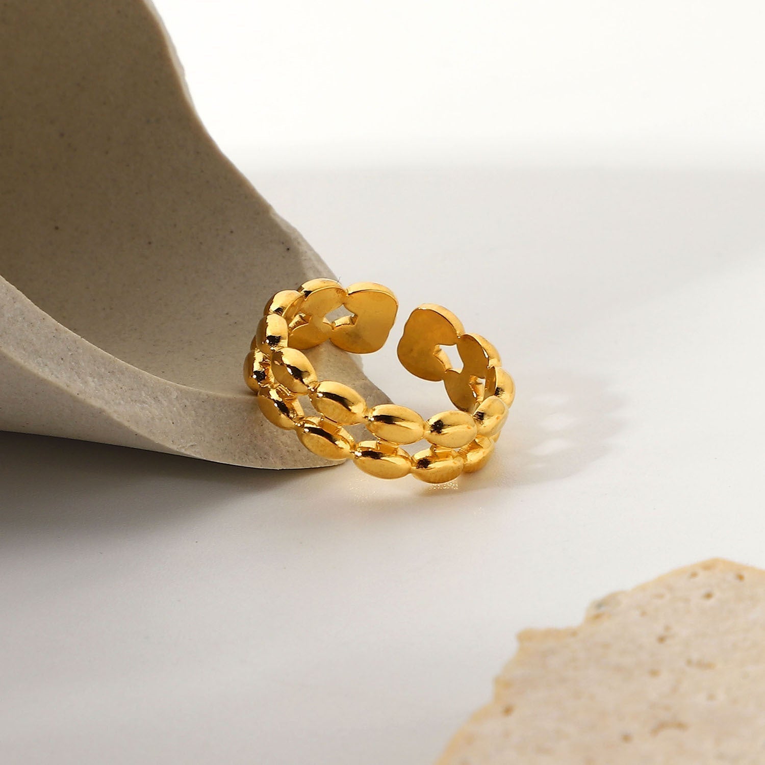 Maggie Kugelring in Gold