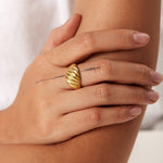 Mia Croissant-Ring in Gold