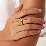 Mia Croissant-Ring in Gold