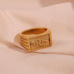 Miles Ring mit Schlangenmuster in Gold