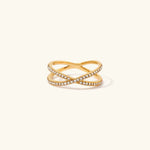Nia Kreuzring in Gold
