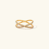 Nia Kreuzring in Gold