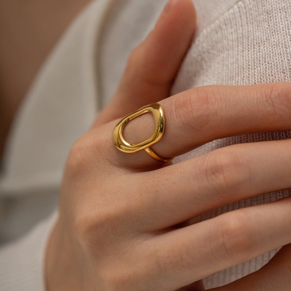 Noelle Unregelmäßiger Ring in Gold