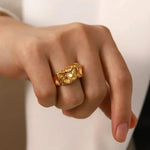 Paloma Skulpturaler Ring in Gold