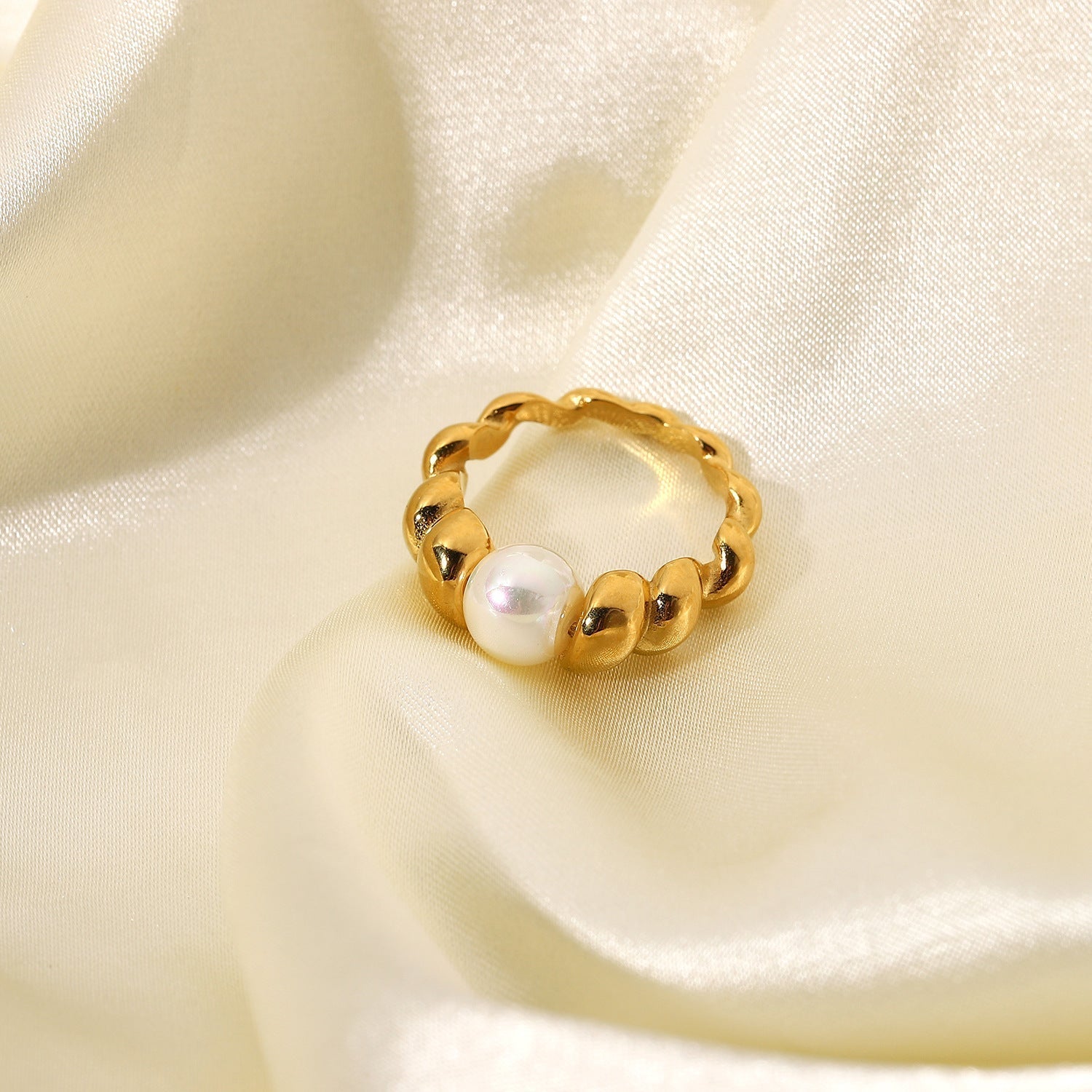 Scarlett Perlenring in Gold