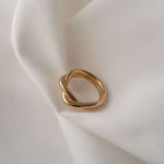 Viola Gedrehter Ring in Gold