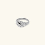 Ylenna Auffälliger Croissant-Ring